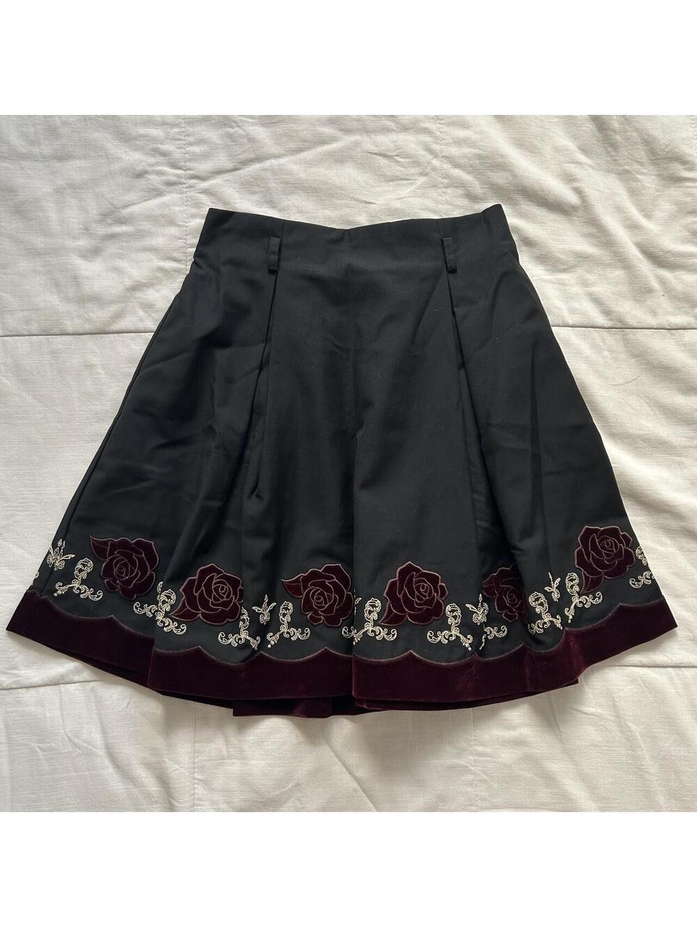 Axes Femme Black Burgundy Velvet Rose Embroidered A-Line Skirt Medium Japan
